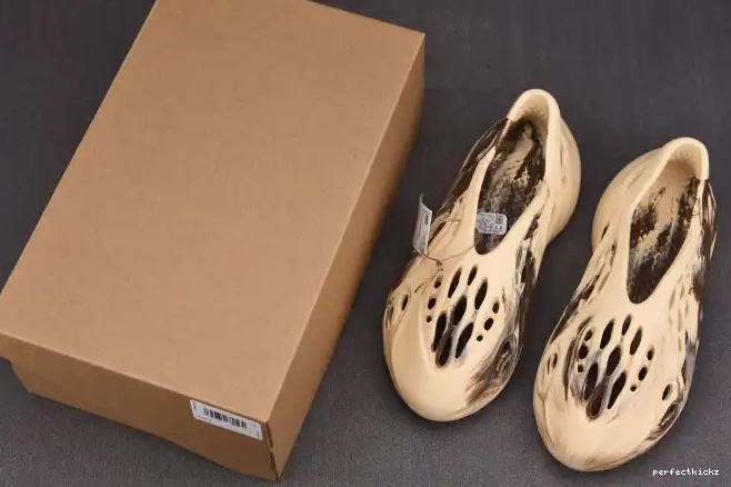 Foam GX8774 Yeezy RNNR Cream Adidas Clay MX 0509